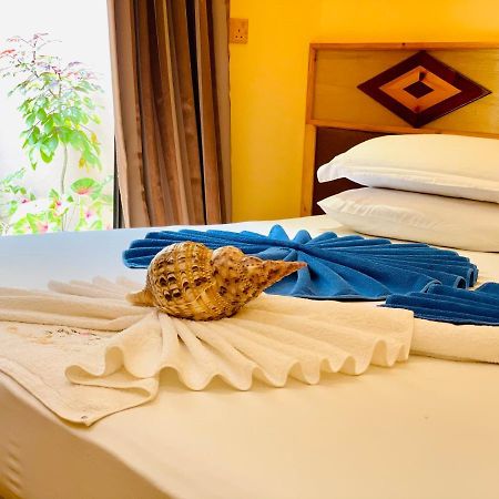 Hôtel Siesta Beach à Maafushi Extérieur photo