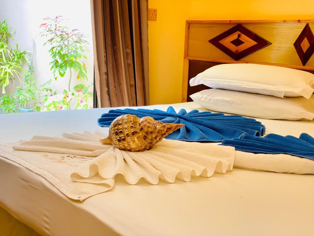 Hôtel Siesta Beach à Maafushi Extérieur photo
