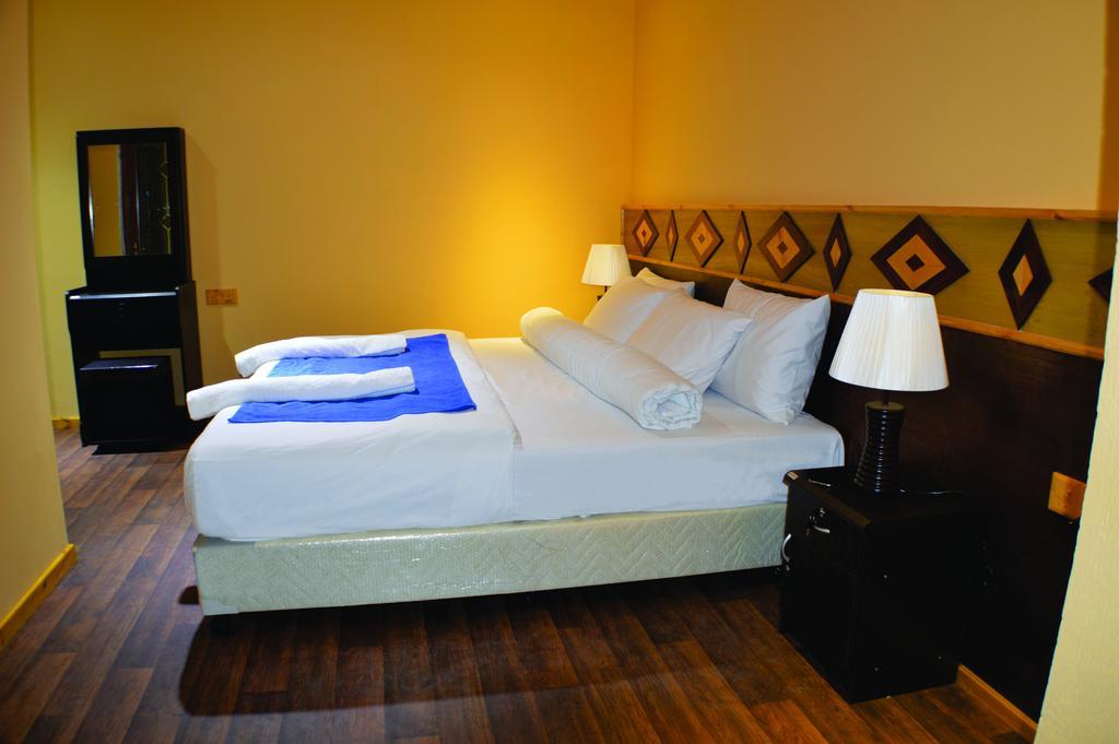 Hôtel Siesta Beach à Maafushi Extérieur photo